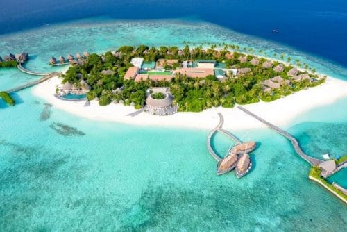 El encanto de las islas privadas vista aérea de las cabañas durante el día Crédito de la imagen Asad Photo Maldives vía pexels