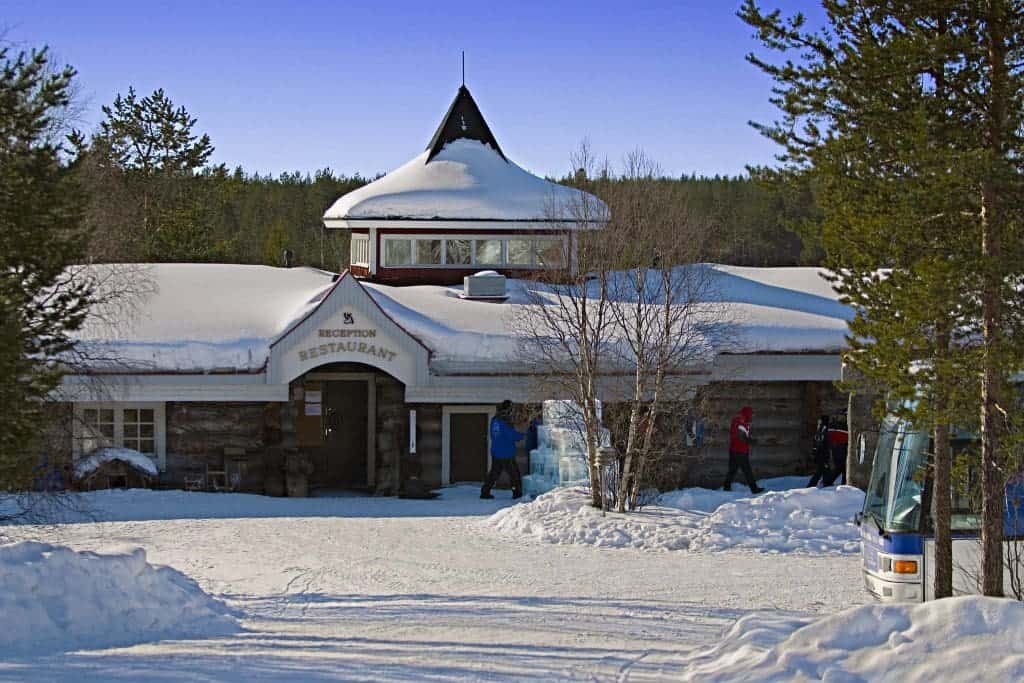 Kakslauttanen- Finland (Image source: Flickr) 