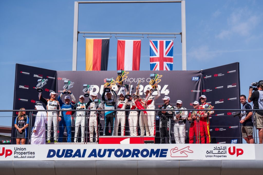 Eastalent Racing equipo cliente de Audi Sport consigue la victoria general en la carrera Hankook 24H Dubai