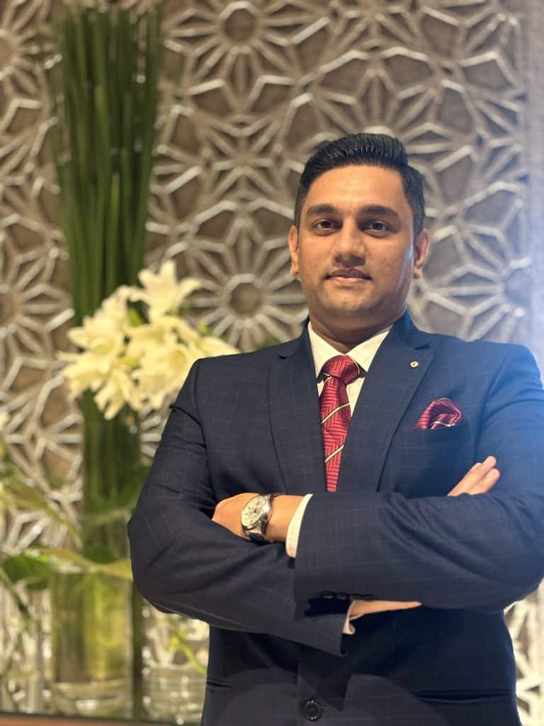 Santosh Thorat gerente de recepción InterContinental Marine Drive Mumbai