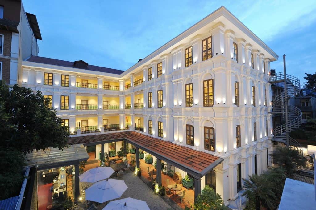 RARE India Dos hoteles boutique en Nepal se unen a la Comunidad RARE 3 El Blog del Internauta Seto Ghar en el hotel Nepali Ghar Katmandú Crédito de la imagen Pradip Dai