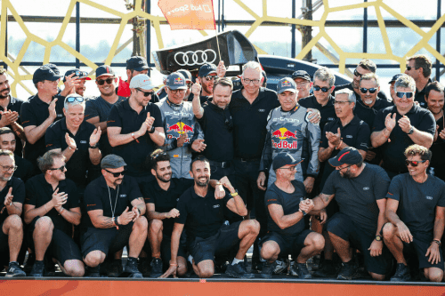 Lucas Cruz Rolf Michl Sven Quandt Carlos Sainz con el equipo