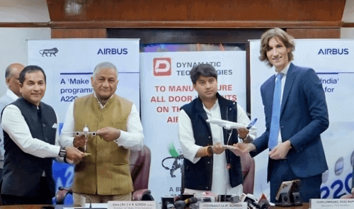 Rémi Maillard, President & Managing Director, Airbus India & South Asia, presenting an A220 aircraft model to Shri. Jyotiraditya M Scindia, Union Minister of Civil Aviation and Steel, in the presence of Gen. VK Singh (retd), Minister of State for Civil Aviation and Road Transport & Highways, and Udayant Malhoutra, CEO & Managing Director, Dynamatic Technologies