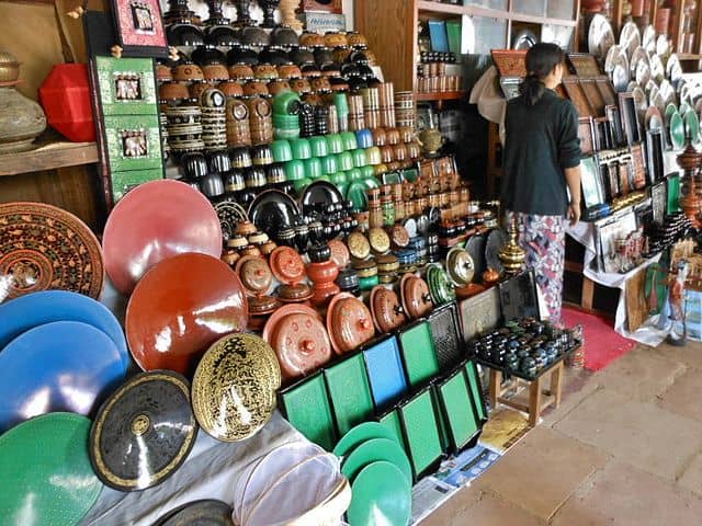 A timeless blend of colour and craftsmanship, lacquerware showcases India’s rich artistic heritage through beautifully polished, hand-finished designs. Courtesy: Wikimedia