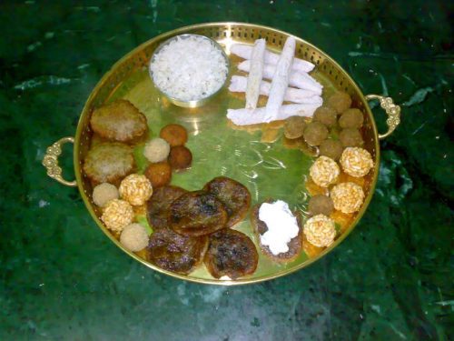 Traditional sweet dishes of Assam. Image courtesy: Gayo yo via Wikipedia Commons