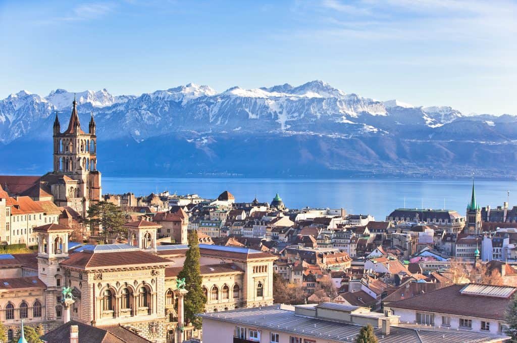 From the Olympic Capital to the City of Light: Lausanne's Sporting Legacy ahead of Paris 2024 1 Lausanne's Sporting Legacy ahead of Paris 2024