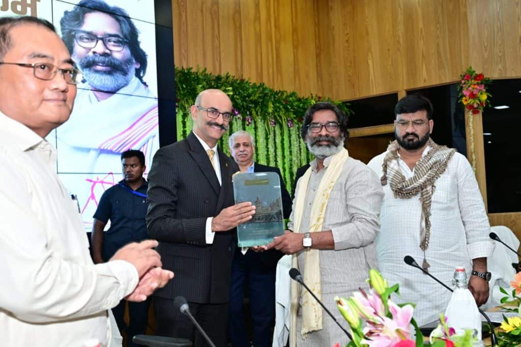 K Mohanchandran of IHCL with Shri Hemant Soren, Honorable Chief Minister of Jharkhand: IHCL forays into Ranchi, signs a Taj Hotel