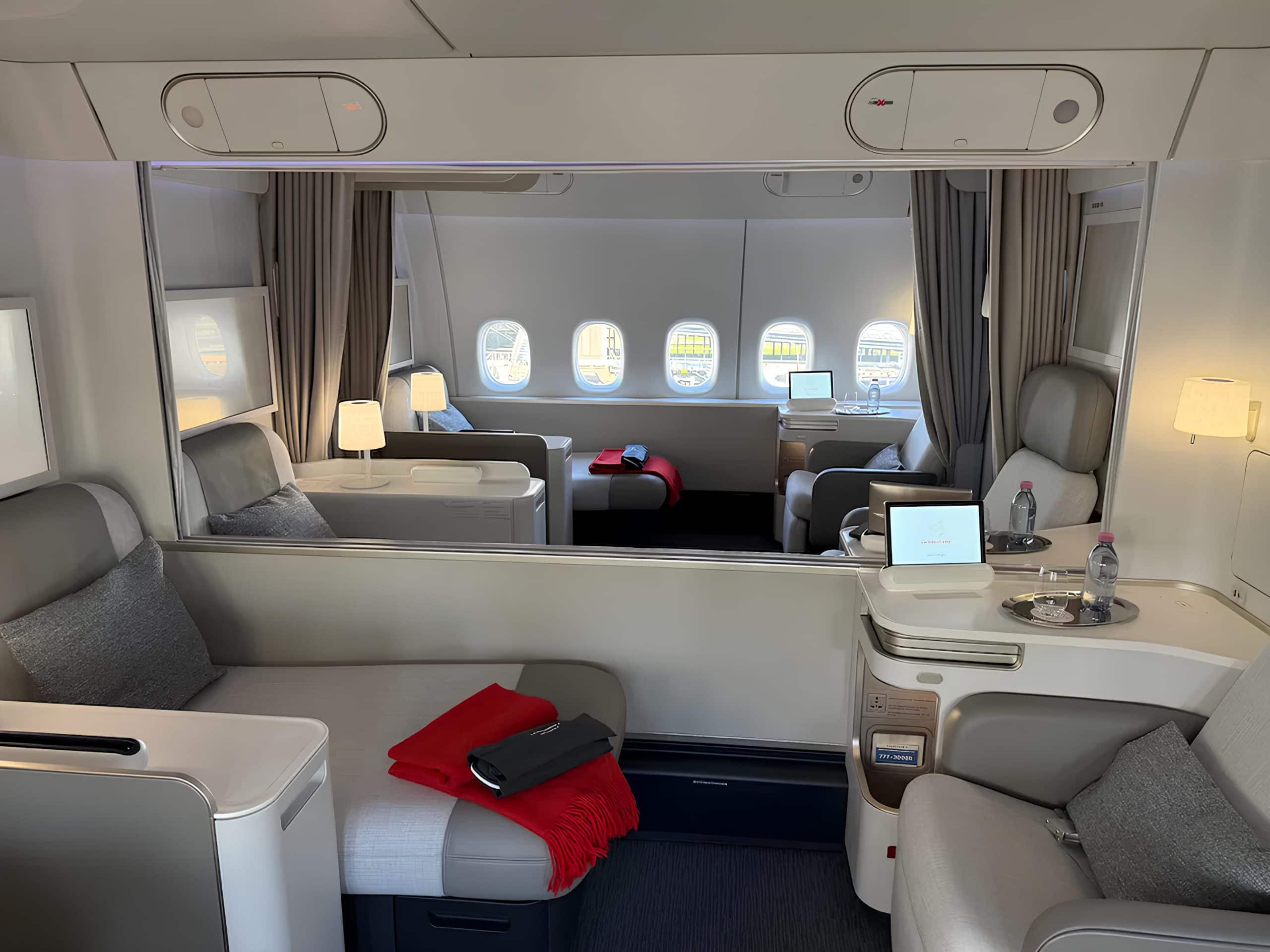 La Première passengers are treated to a seamless ground experience, including private check-in, and access to the exclusive La Première lounge at Paris Charles de Gaulle
