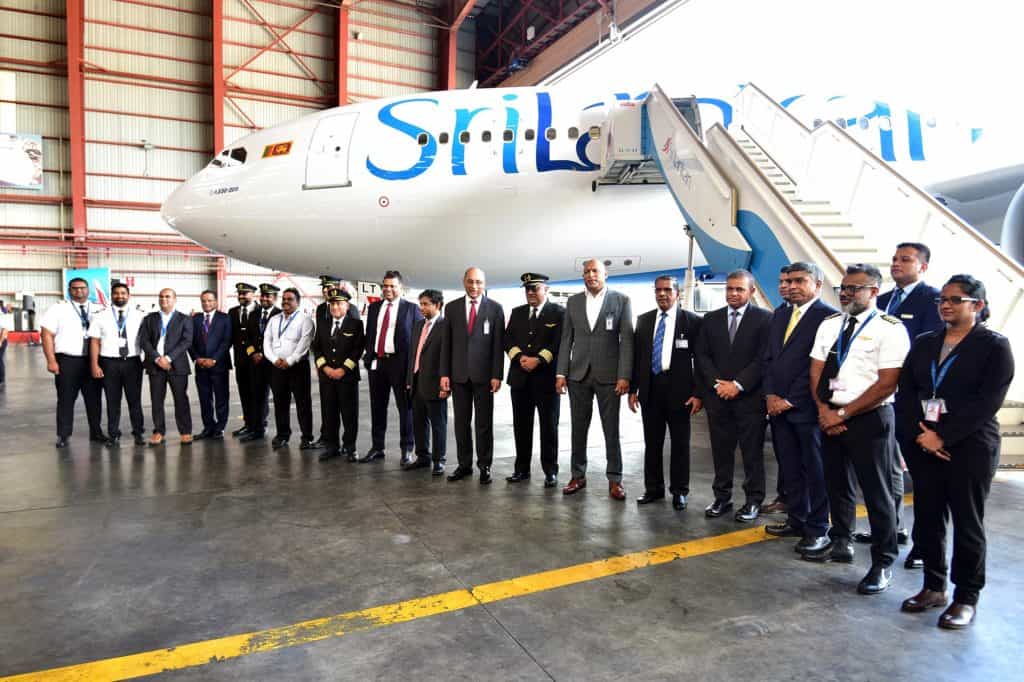 SriLankan Airlines’ first wide-body aircraft in 7 years touches down at BIA 3 Directors of the Board and members of SriLankan Airlines’ senior management team pose alongside the operating crew who flew the aircraft from France to Colombo