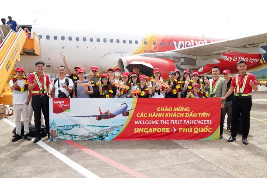 Vietjet charts bold growth path with record performance, new int'l routes, and fleet expansion 2 Vietjet welcomes first passengers on inaugural flight from Singapore to Phu Quoc
