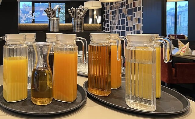 The juice bar at today’s weddings is a wellness wonderland—cold-pressed blends, superfood shots, and edible flowers come together in vibrant glasses. It’s where guests toast with turmeric, sip on spirulina, and celebrate love with every refreshing, feel-good pour. Courtesy: Wikimedia