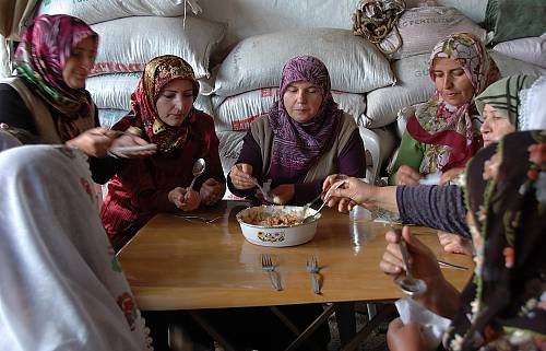 People celebrating and eating Keşkek together. Image Courtesy: UNESCO Intangible Cultural Heritage