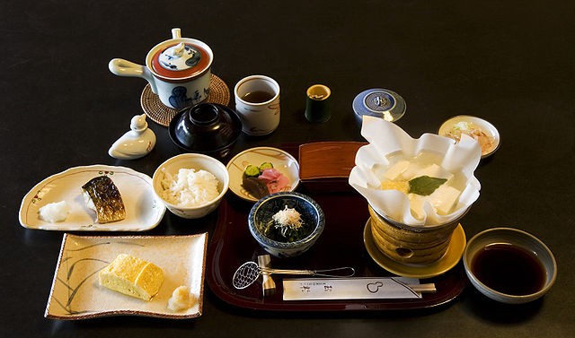  Washoku embodies a holistic approach to food that harmonises nutrition, aesthetics, seasonal awareness, and deep-rooted respect for nature. Image courtesy: MichaelMaggs via wikimedia commons

