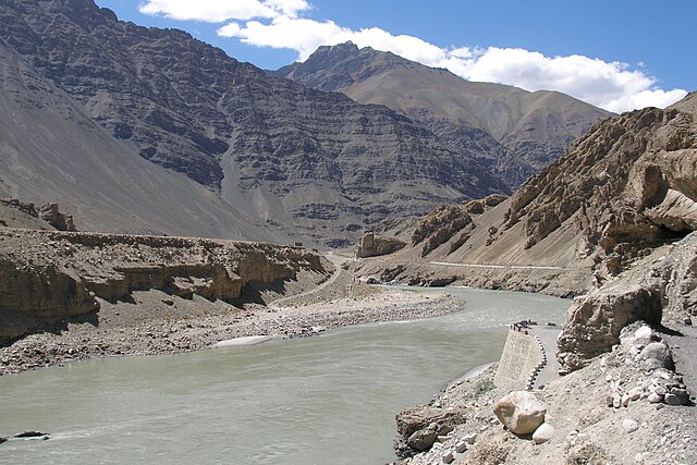 Indus River Valley between Khalatse and Alchi. Ladakh, India. Courtesy: Vyacheslav Argenberg, Wikimedia