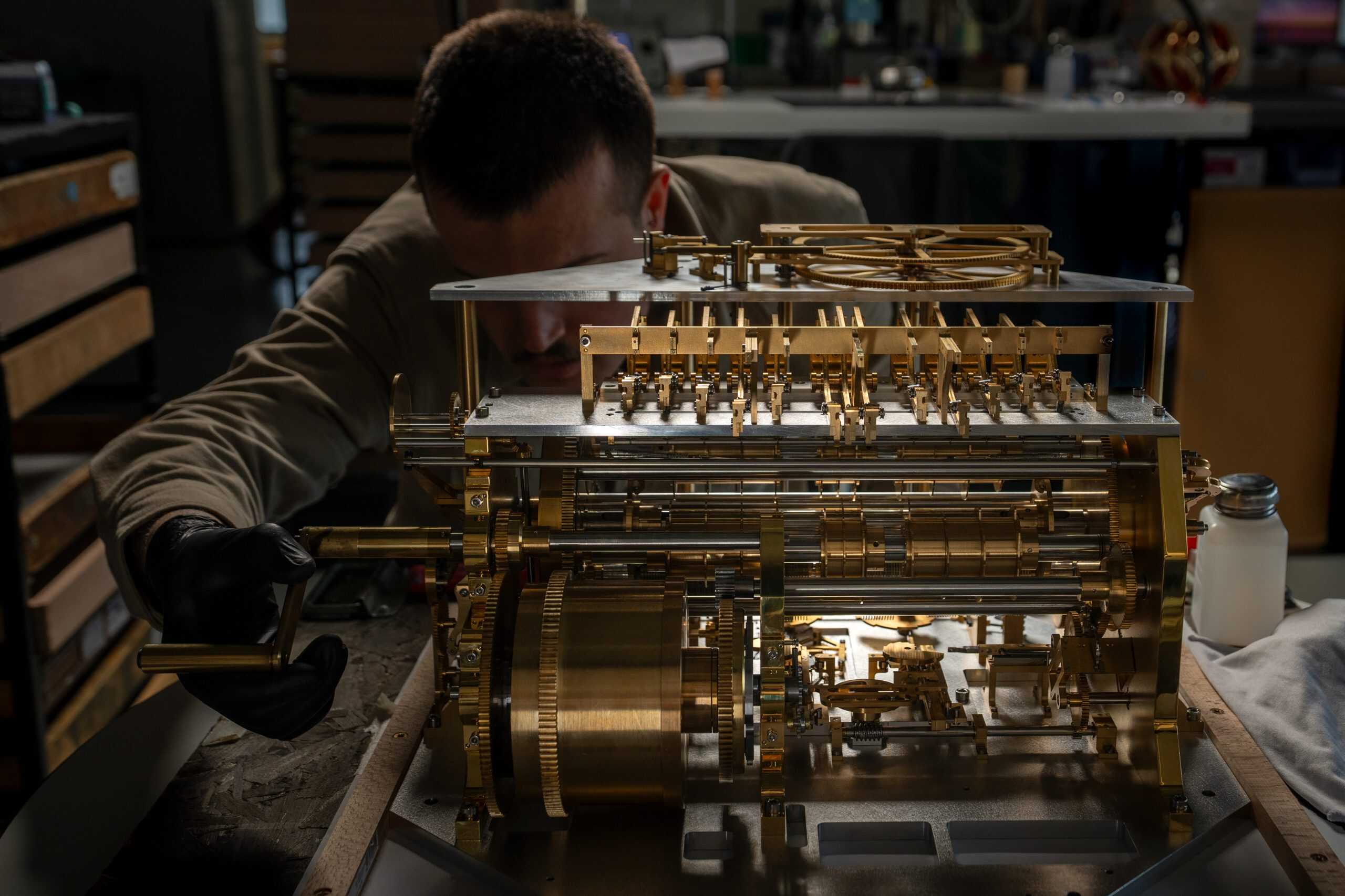 Fifteen patent applications were filed during its creation, seven for watchmaking mechanisms and eight for the automaton