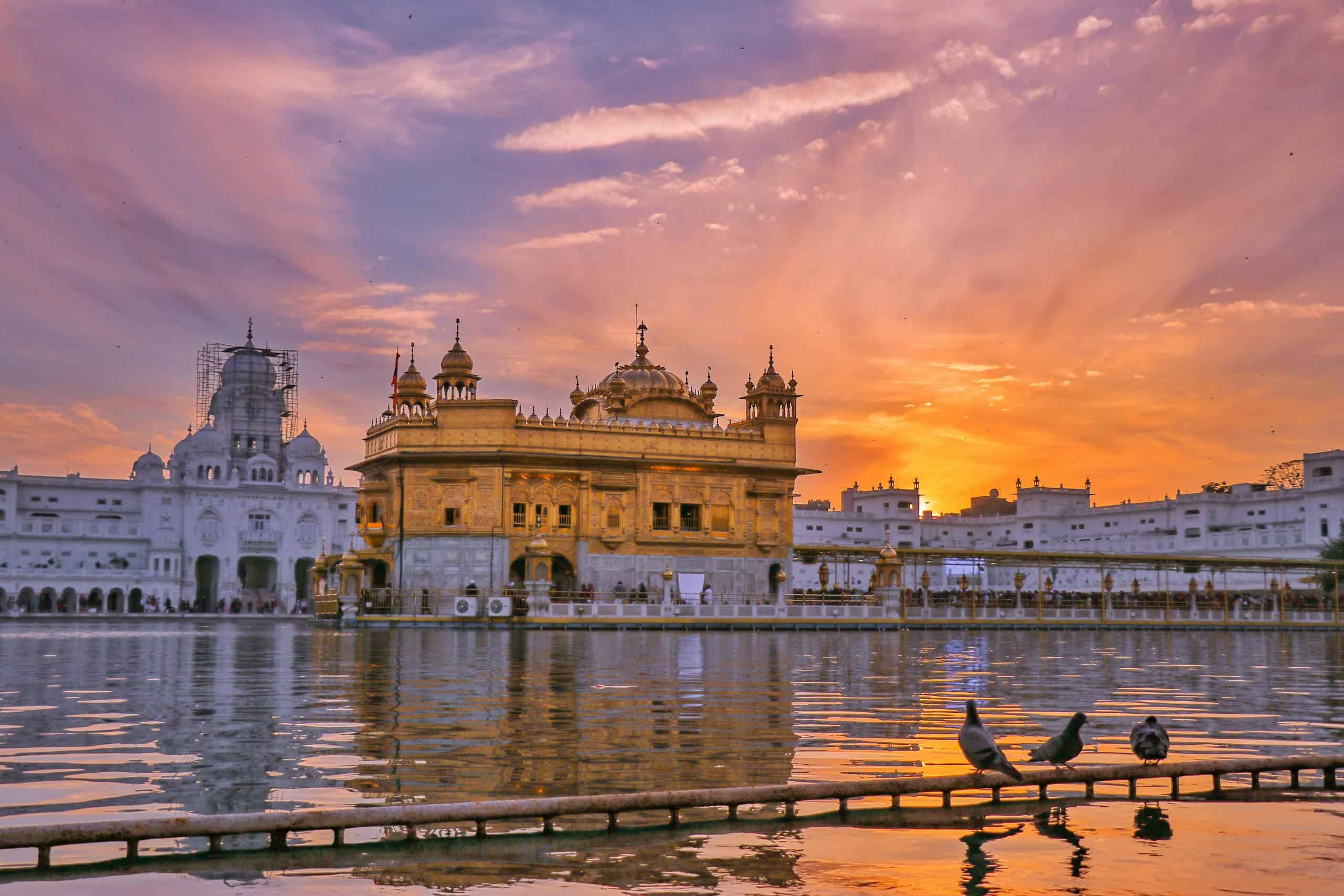 24 Hours in Amritsar: A moment of quiet reflection. Courtesy: Nav Photography, Pexels