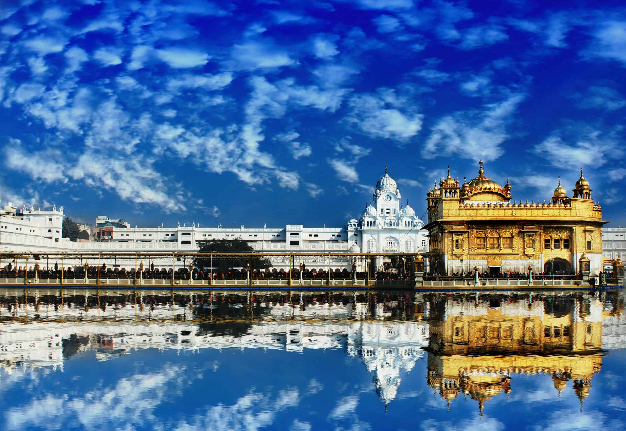 A spiritual pause at the Golden Temple. Courtesy: Darshak Pandya, Pexels