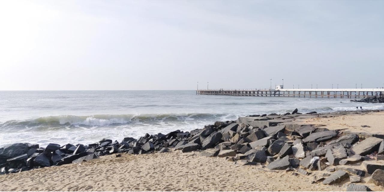 Promenade Beach Puducherry. Courtesy: Pondicherry Tourism