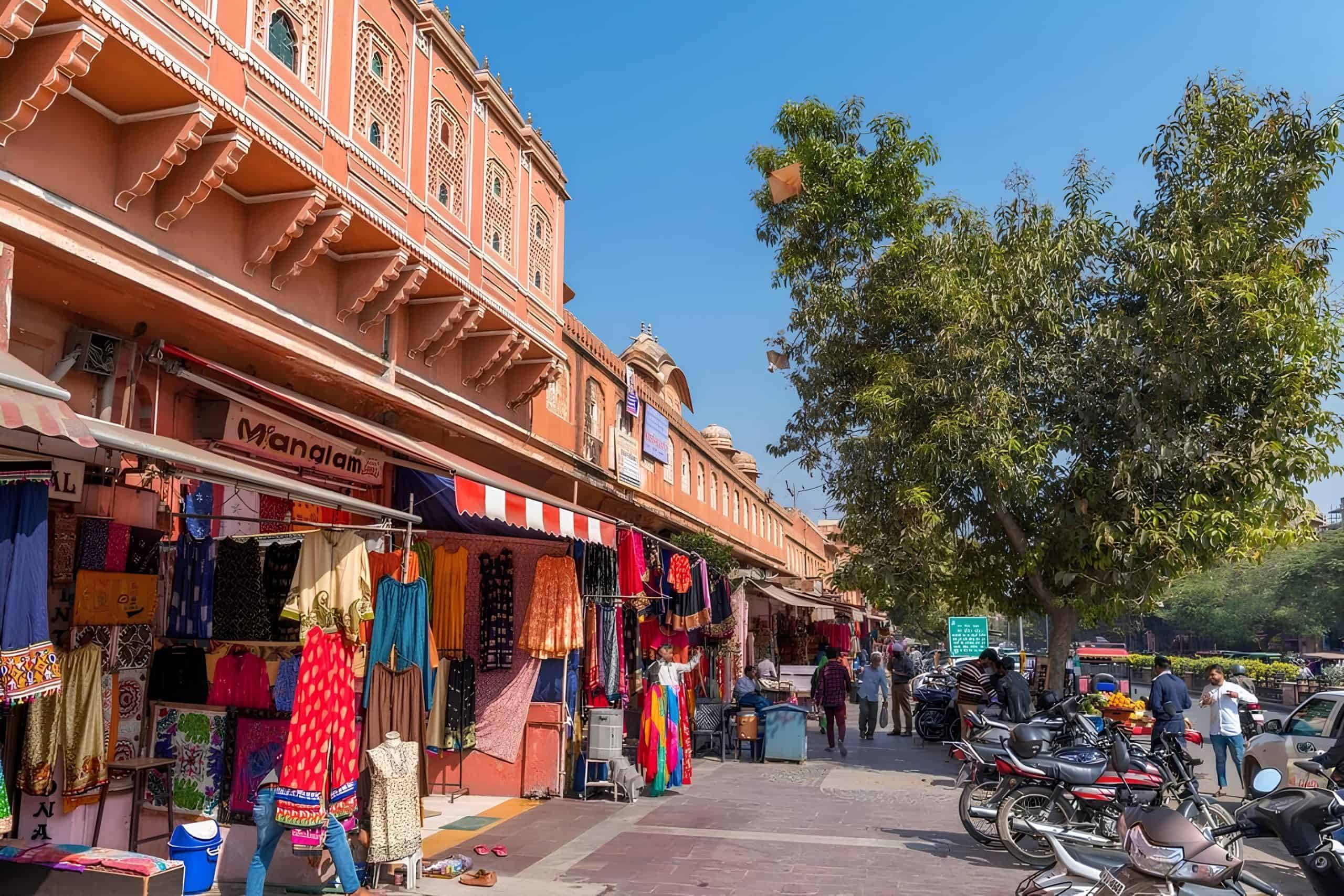 Heritage walks through neighbourhoods near Choti Chouper and Tripolia Bazar uncover these architectural gems