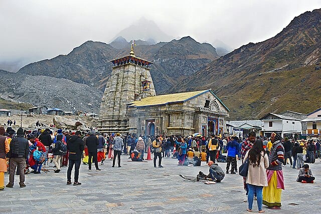 Devotees at Kedarnath Temple: Image courtesy: Rohit Sharma via Wikimedia Commons