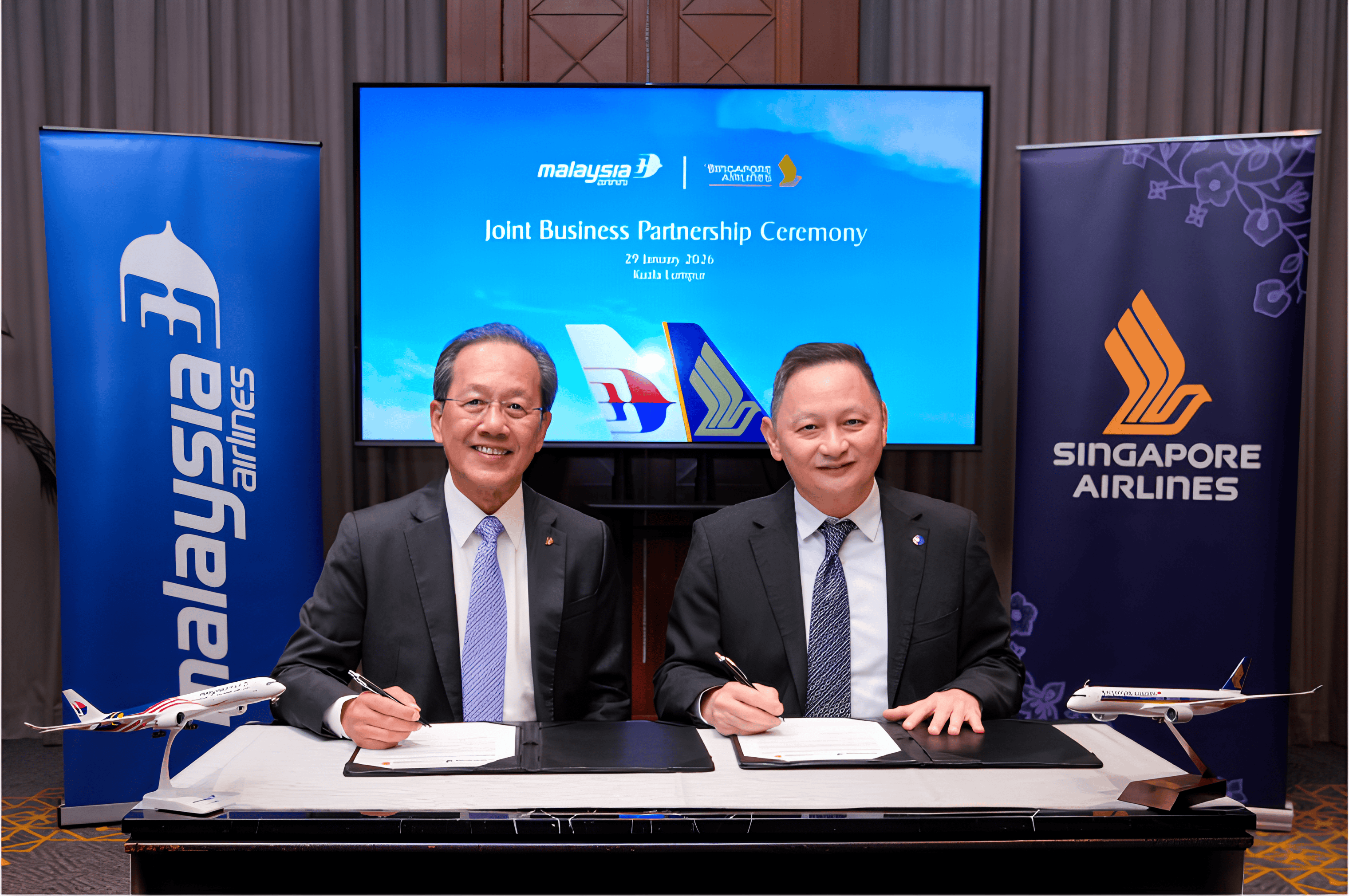  Captain Izham bin Ismail, Group Managing Director, Malaysia Aviation Group (left) and Mr  Goh Choon Phong, Chief Executive Officer, Singapore Airlines (right), at the signing of the Joint  Business Partnership in Kuala Lumpur