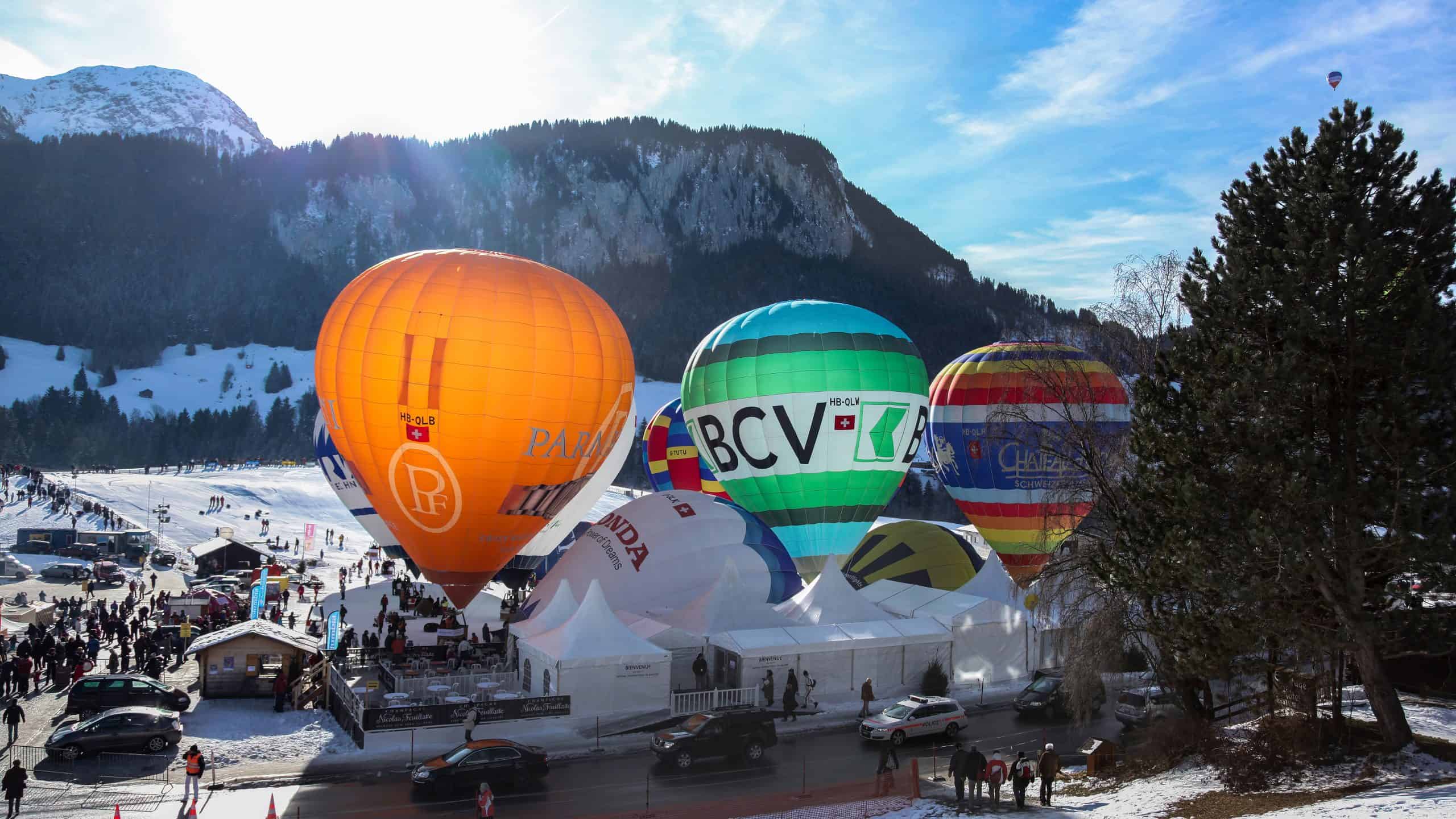 Balloon festival in Chateaux d'Oex. Courtesy: Wikimedia Commons