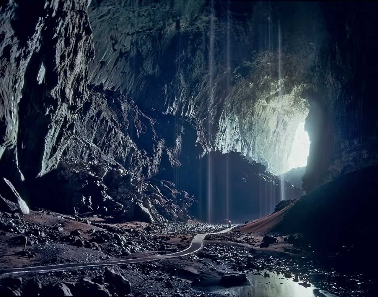 Main passage inside Deer Cave, showing waterfalls cascading from the ceiling over 122 m. Courtesy: Wikimedia Commons