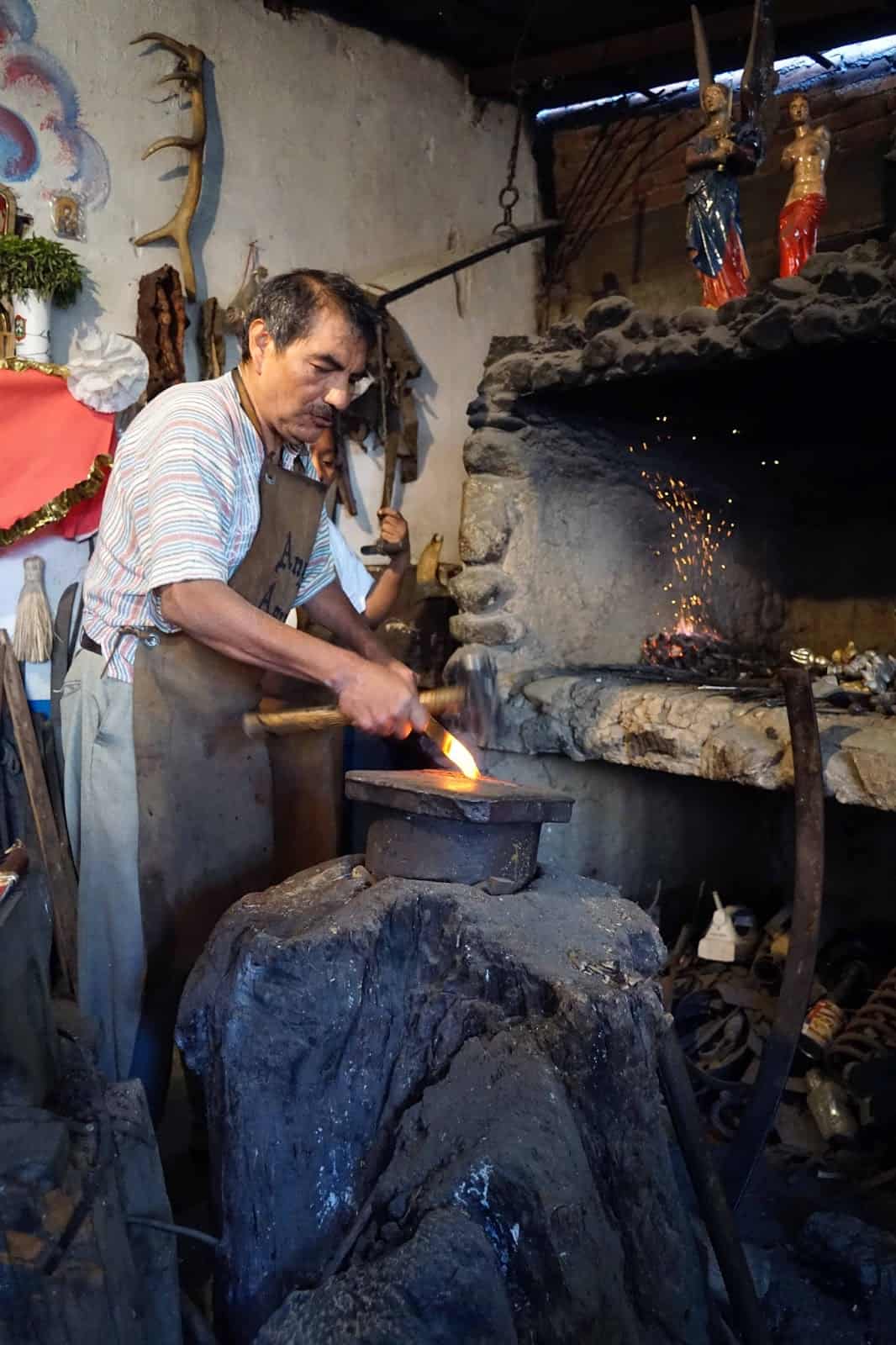 Apolinar Aguilar Velasco traditional Oaxacan blacksmith. Image courtesy: Dick Keis
