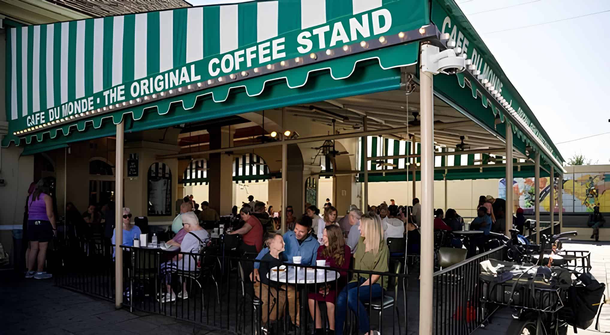 Café Du Monde serves up New Orleans’ classic beignets, café au lait, and timeless French Quarter charm