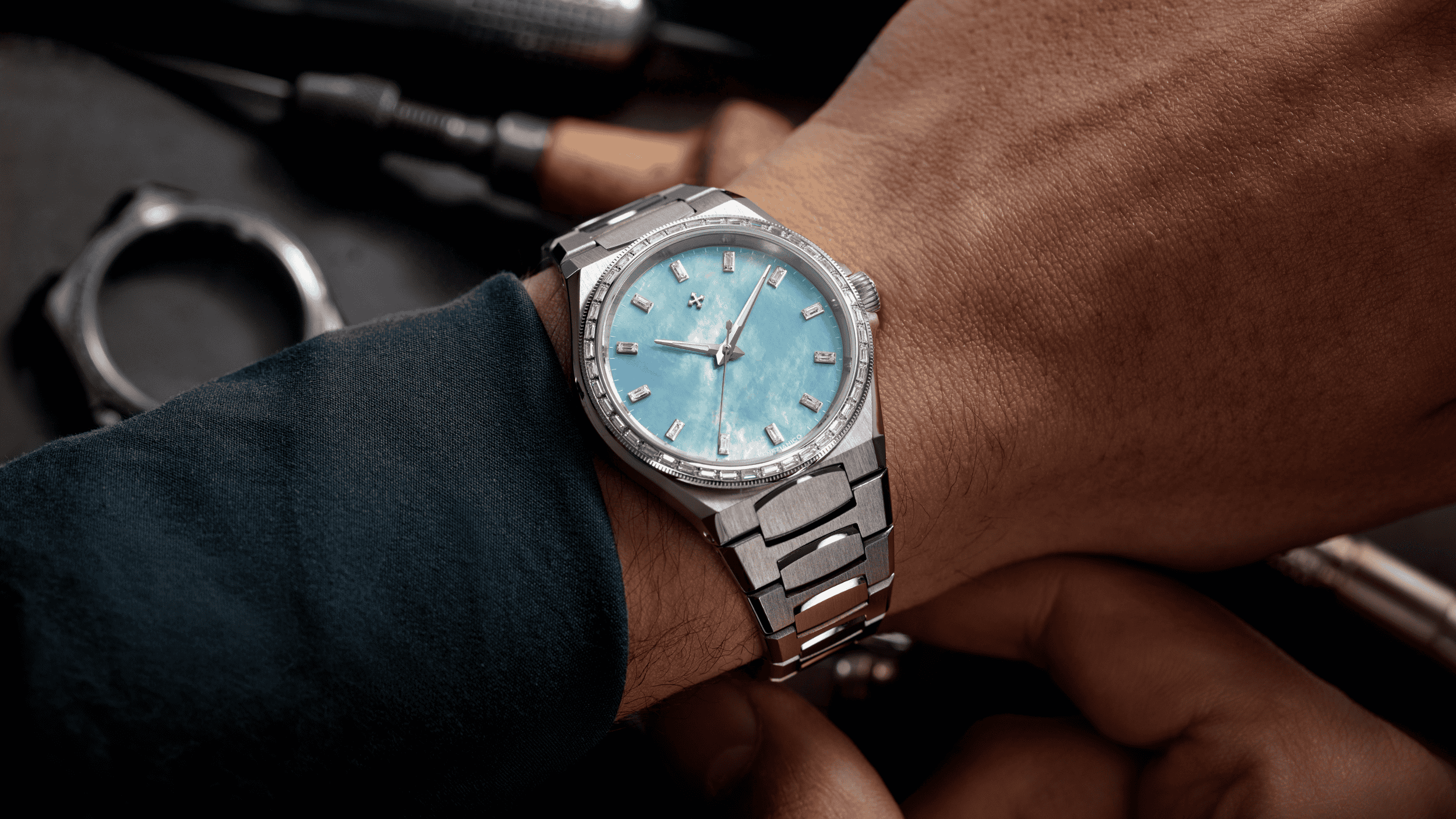 Inside the watch is the automatic Miyota 9039 calibre