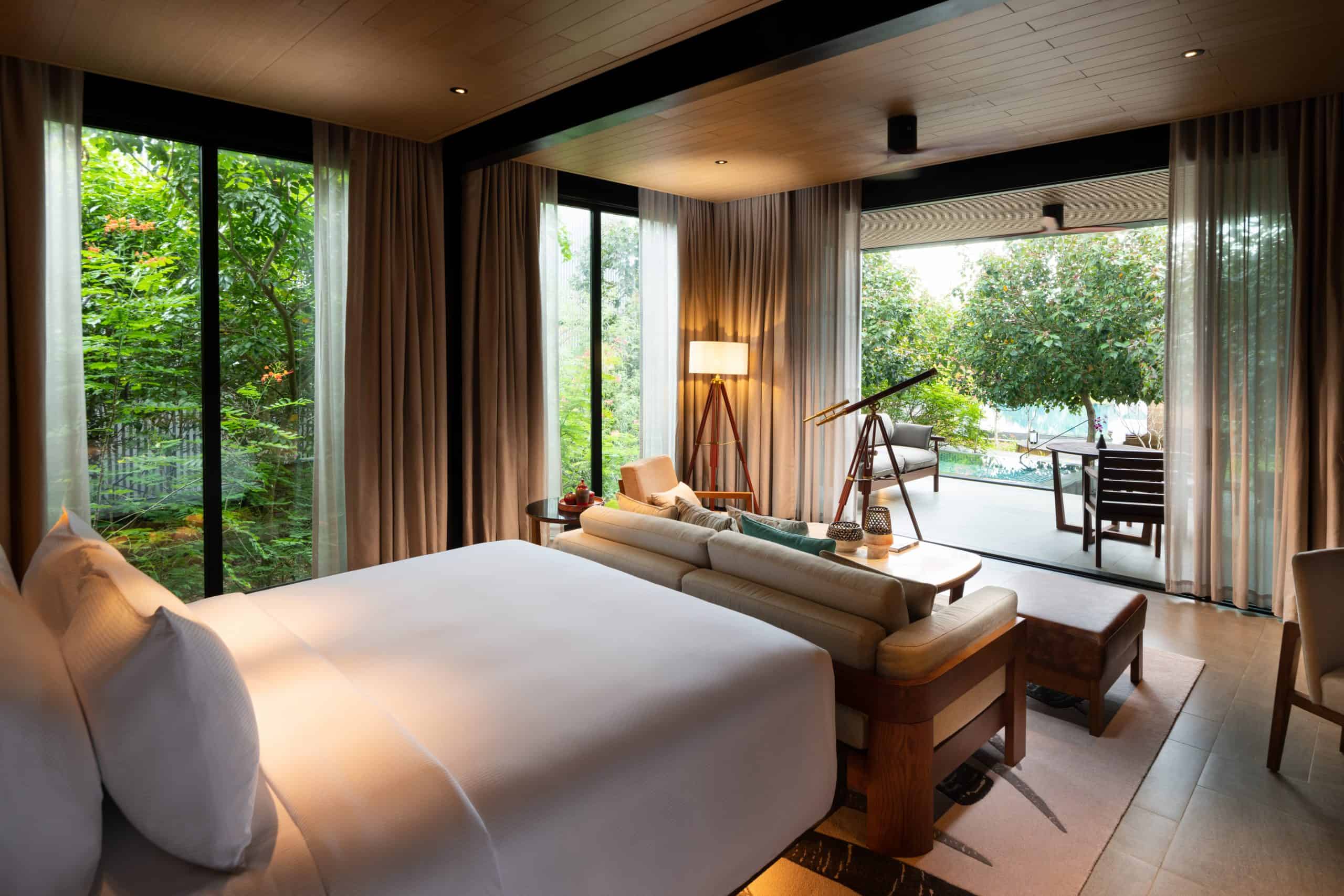 the absence of heavy barriers between the Hilton Yala Resort and its surroundings strengthens that sense of immersion