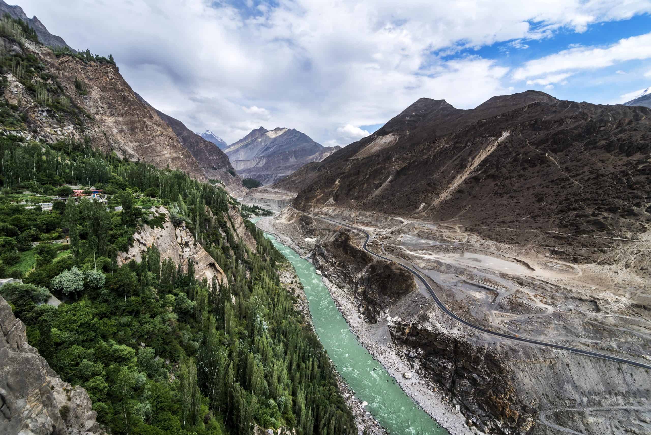 Karakoram Highway. Image courtesy: Nawab Tanweer, Wikimedia Commons