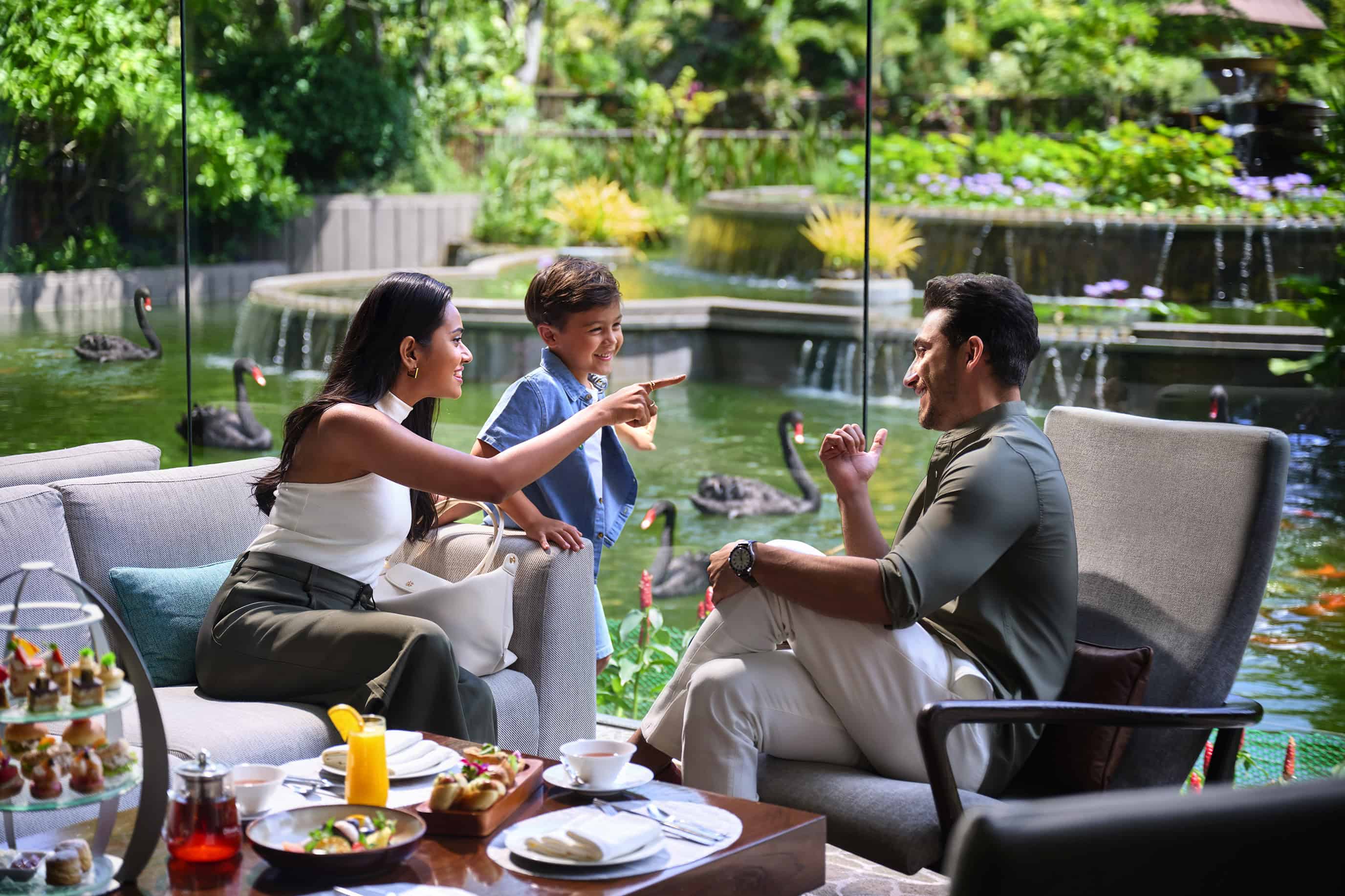 Family by the Lotus Pond, Hilton Colombo