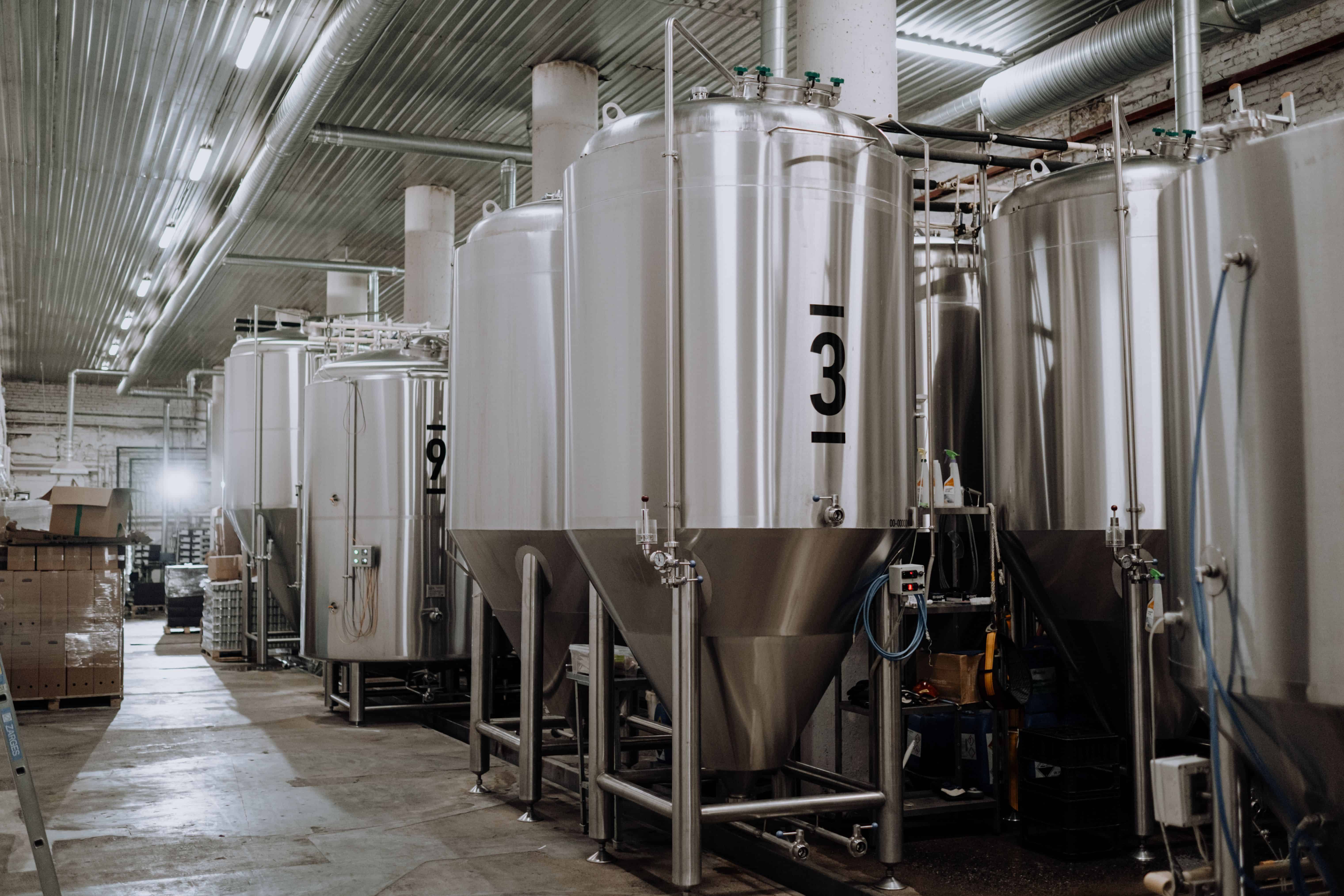 Interior view of a modern brewery. Courtesy: pexels, cottonbro