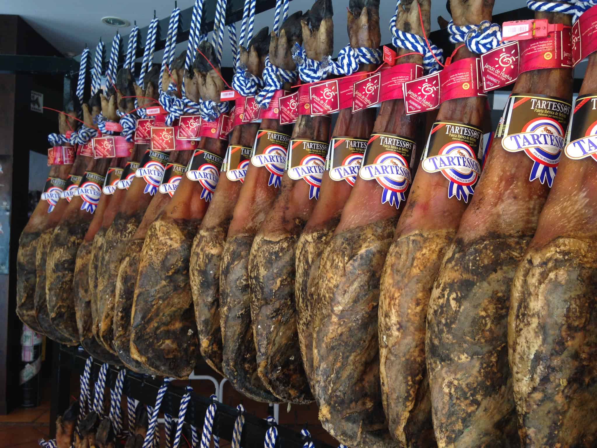 Jamón ibérico on sale. Courtesy: Wikimedia Commons