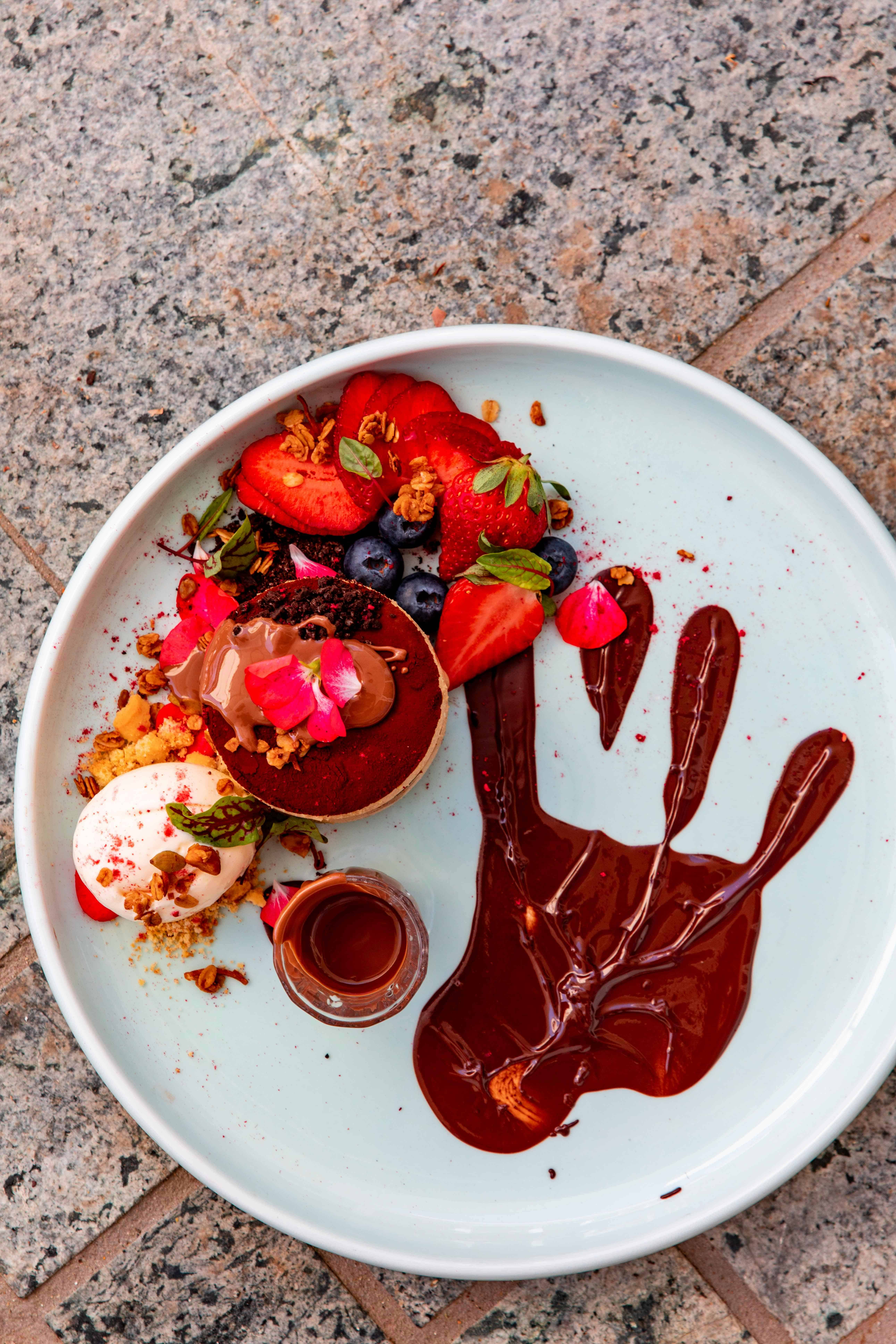 Chocolate dessert plate with strawberries and blueberries. Courtesy: picsfast, pexels
