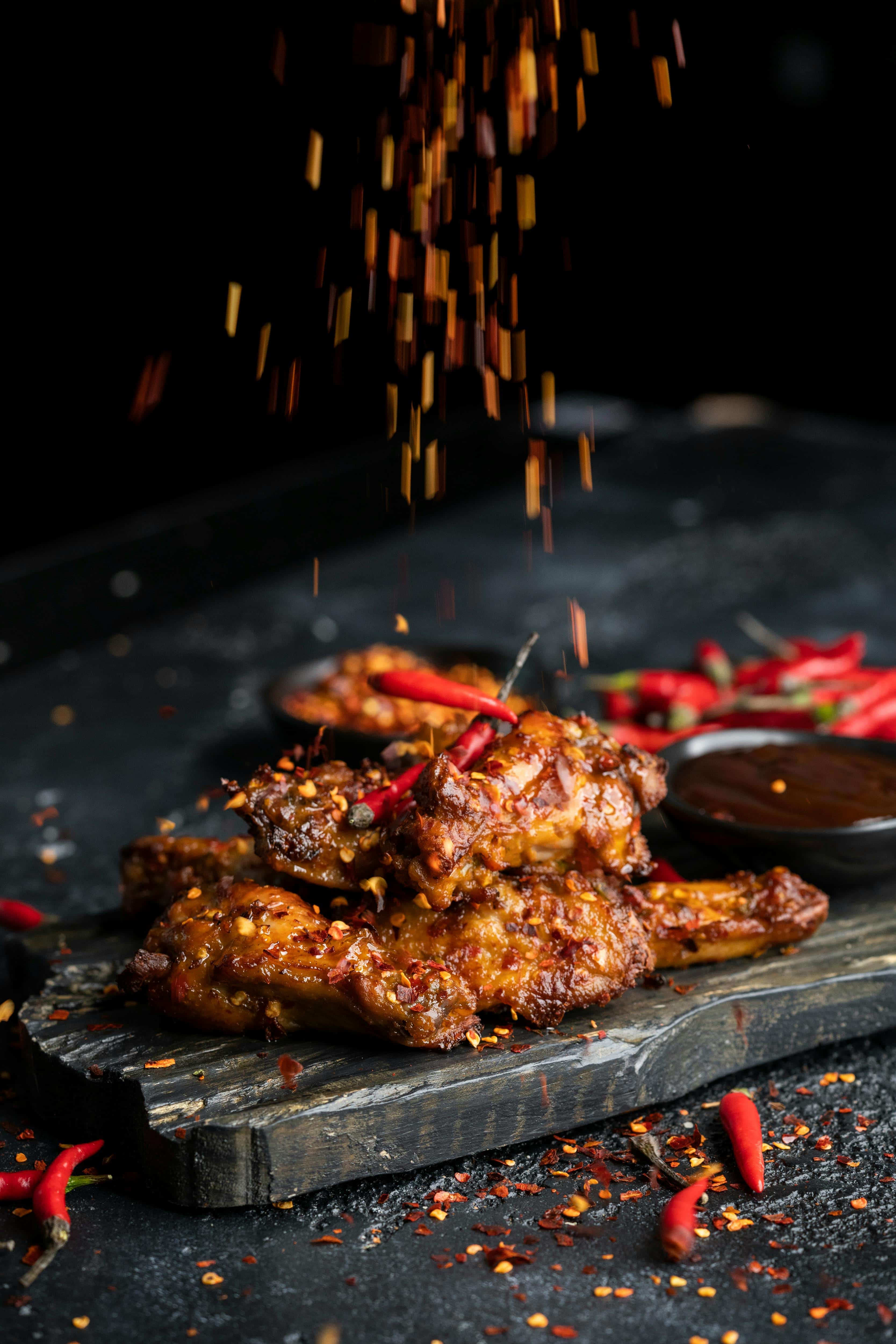 Spicy chicken wings with chillies. Courtesy: Ahmed Bhutta, Pexels
