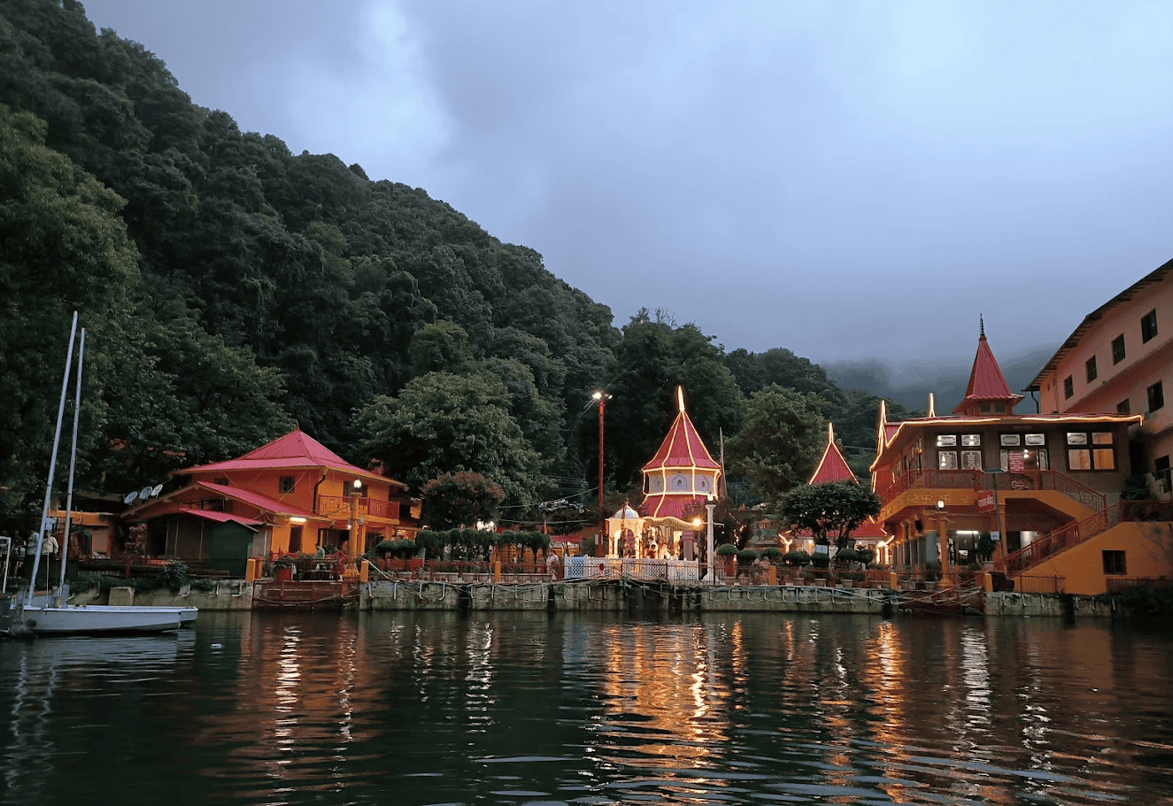 Naina Devi Temple. Image courtesy: Trawell