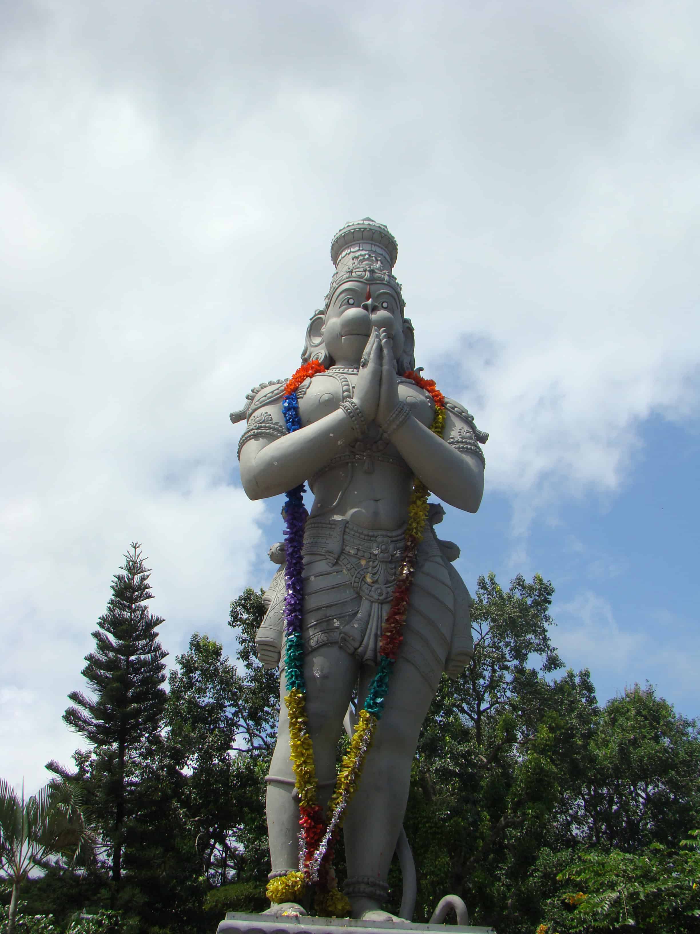 A statue of Hanuman in prayer pose near Alipiri gate in Tirumala. Image Courtesy: Wikimedia Commons