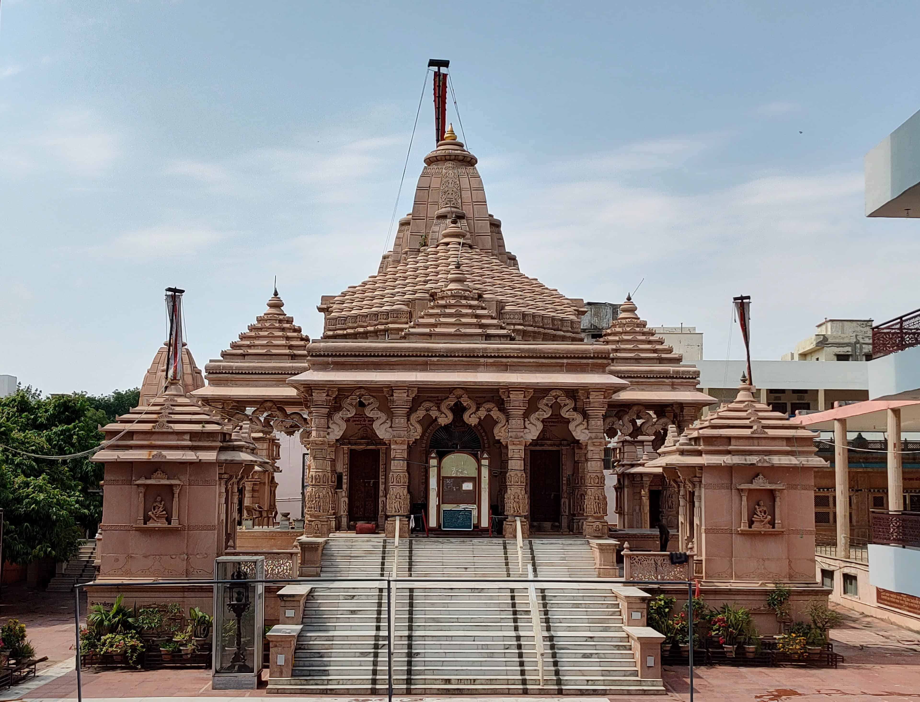 Bhelupur Shwetambar Temple. Image Courtesy: Wikimedia Commons