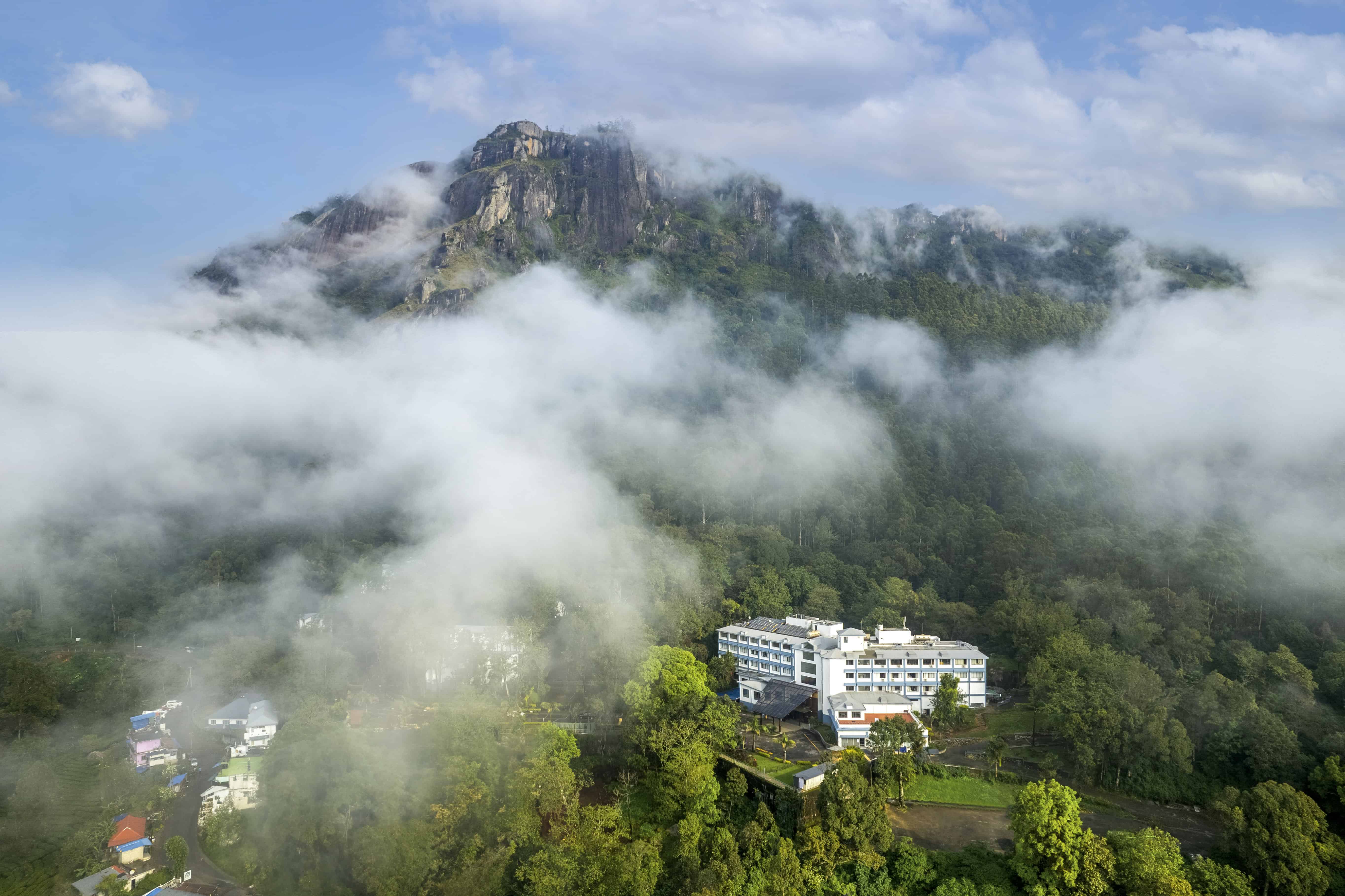 Spend this monsoon at Sterling Munnar