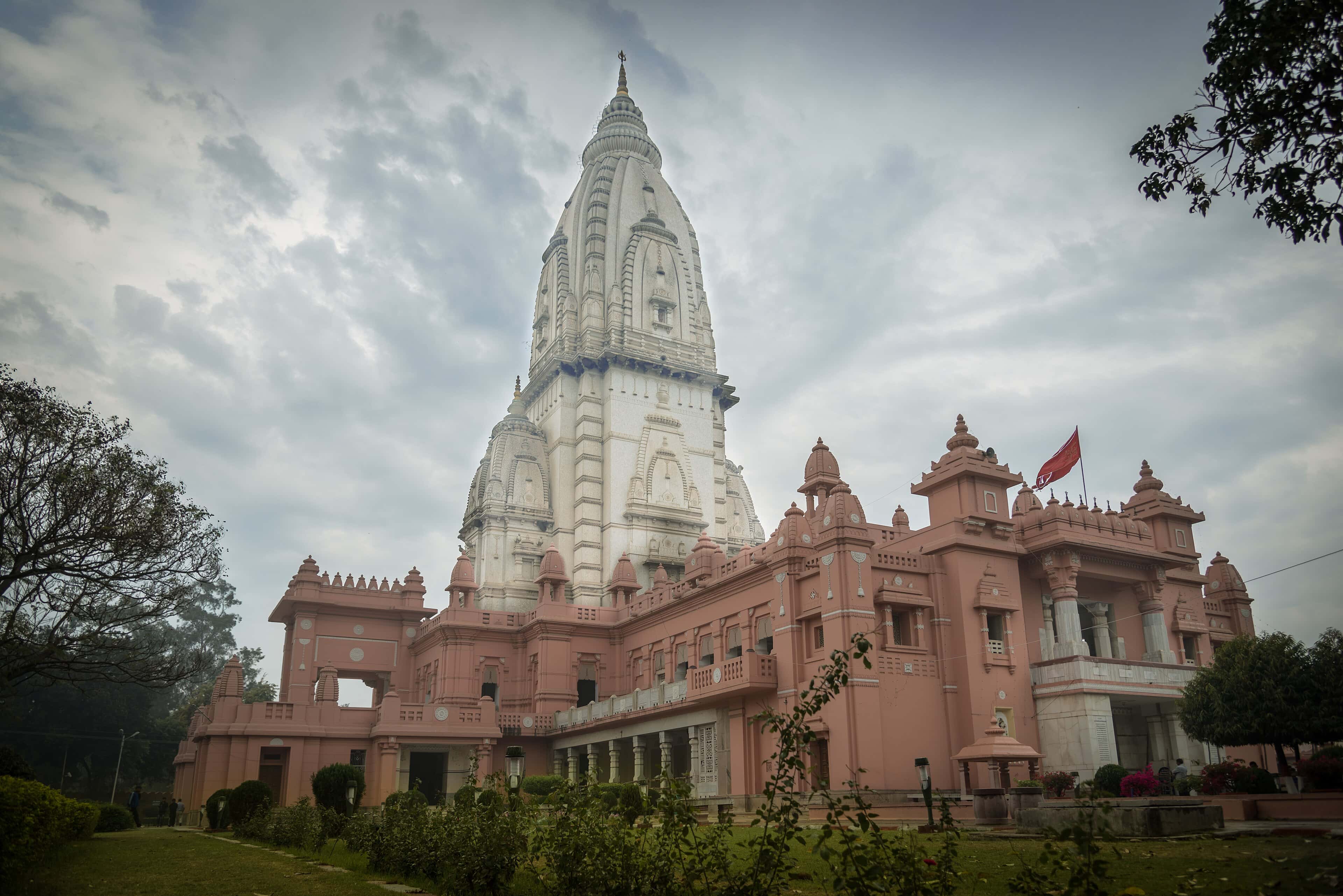 Shri Vishwanath Mandir. Image Courtesy: Wikimedia Commons