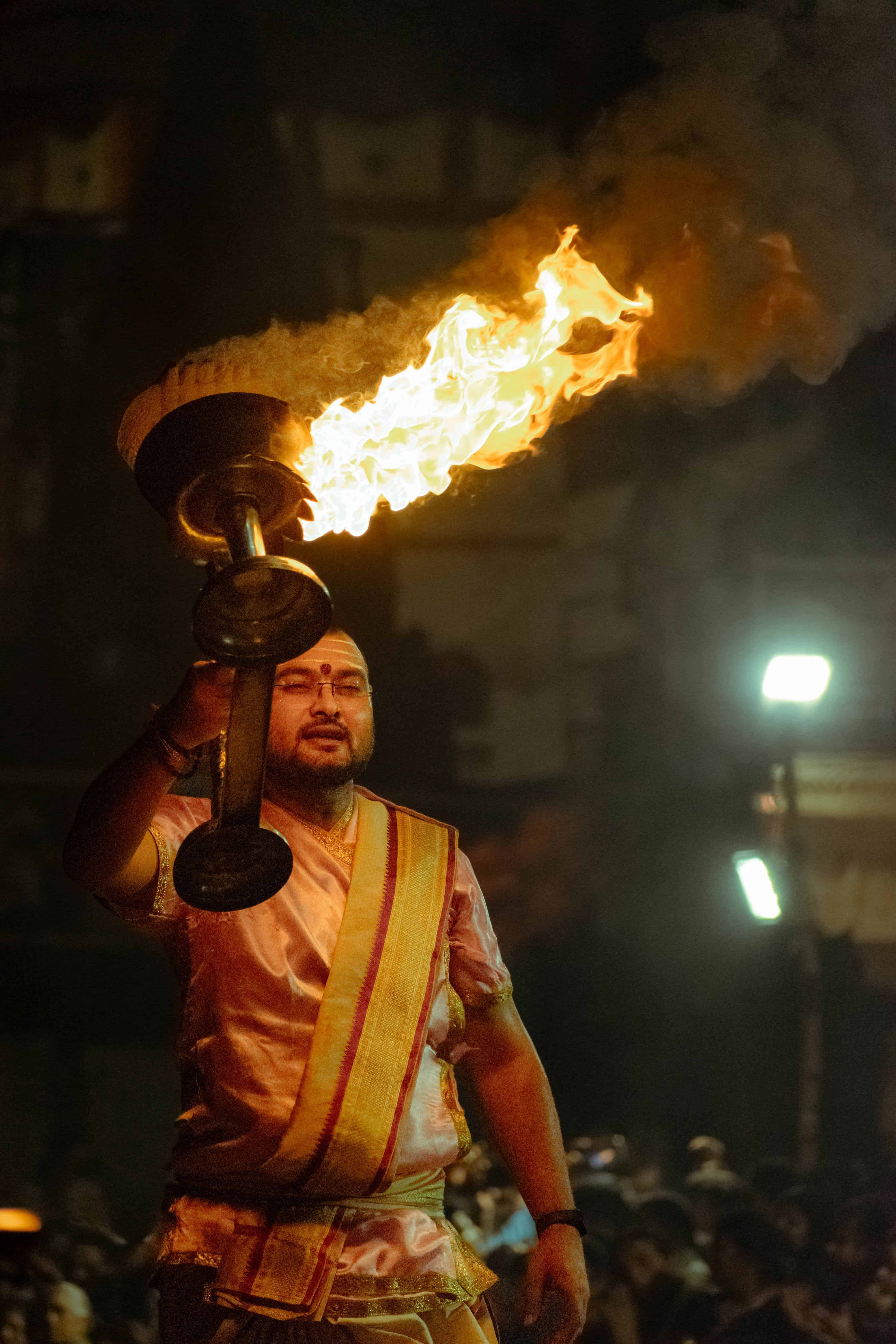 Hindu priest performs Ganga Aarti ritual at night in Varanasi. Image Courtesy: Krishnendu Biswas, Pexels