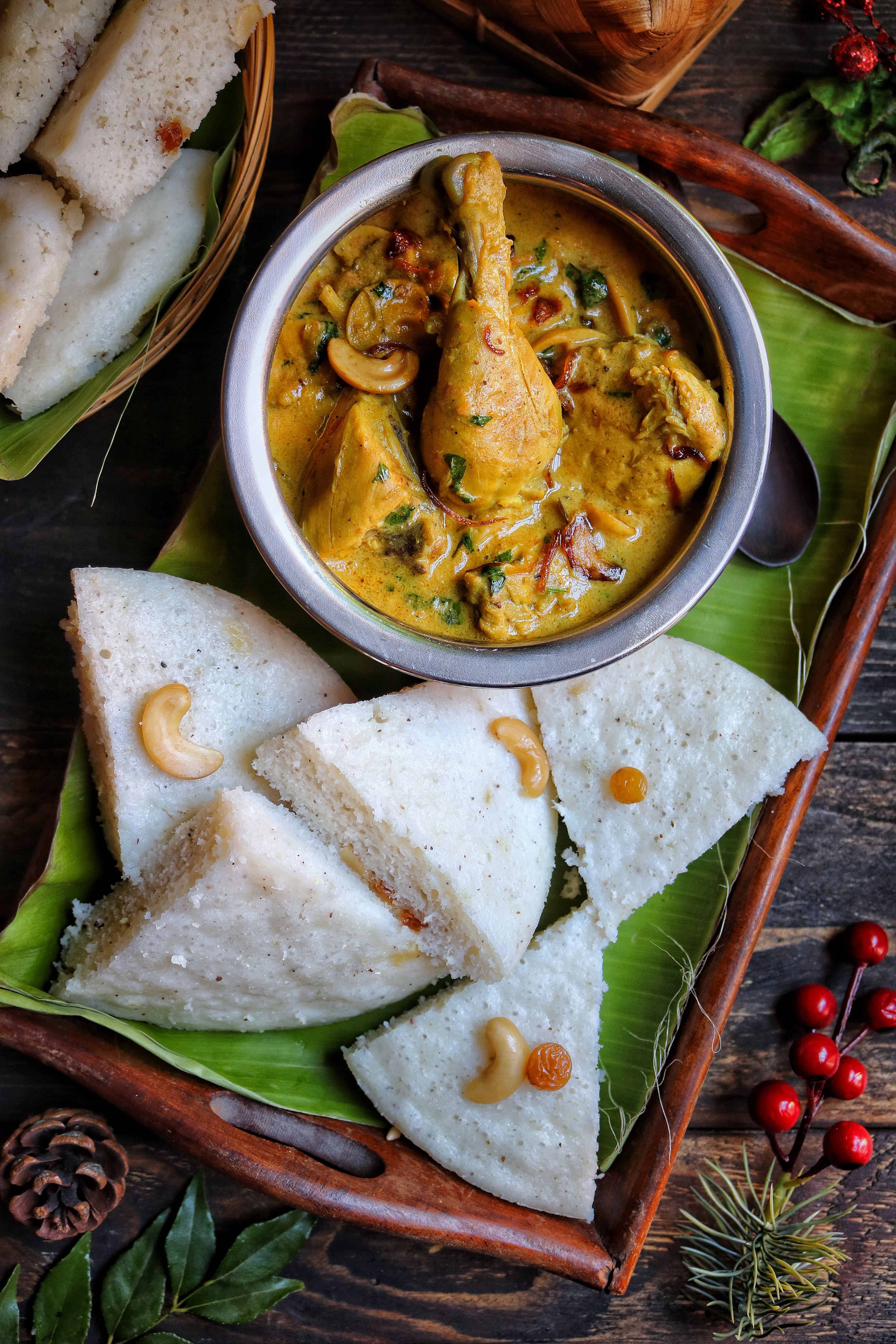 Chettinad Chicken served with soft idli. Image Courtesy: Saveurs Secretes, pexels