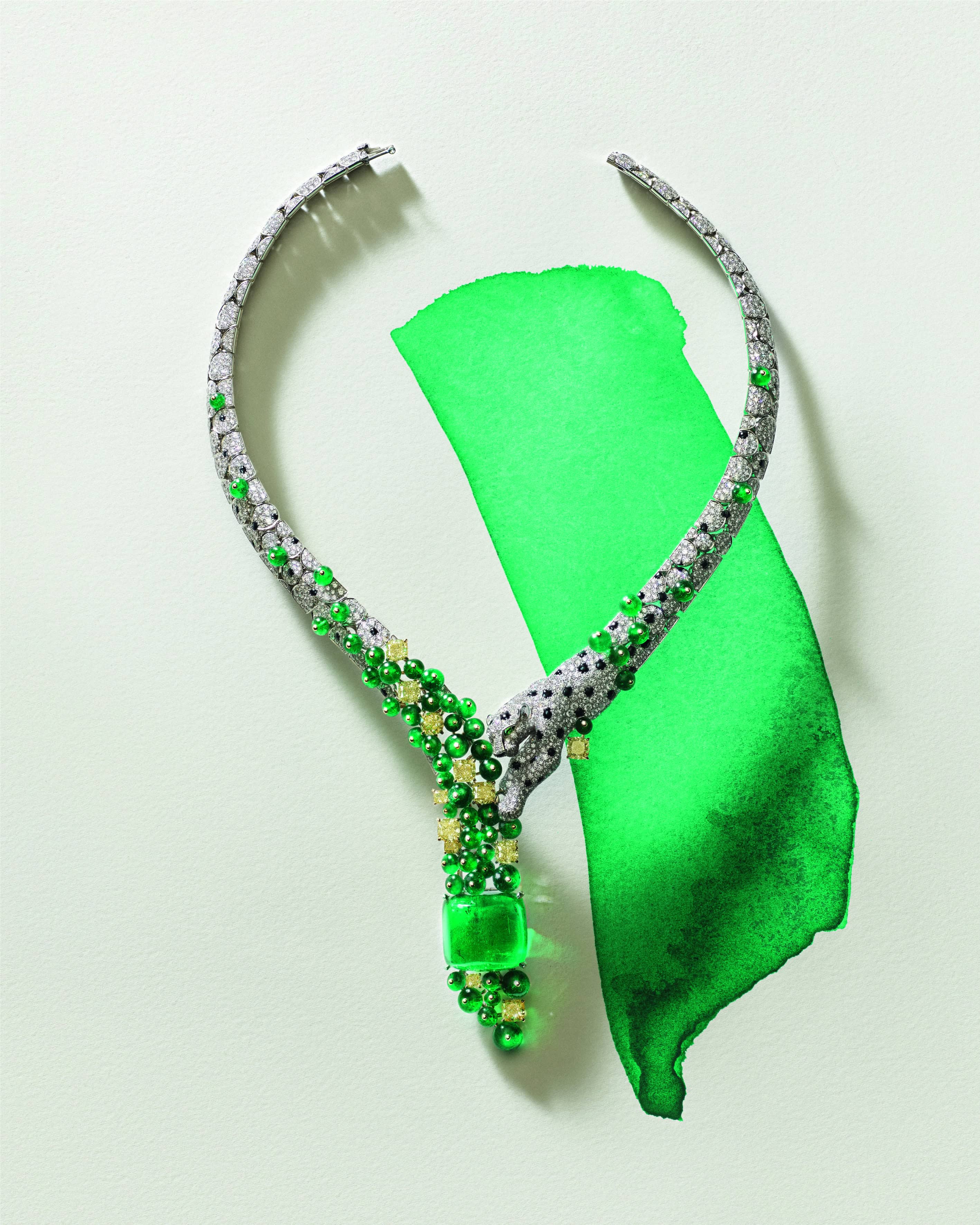 Panthère Tunya brings together platinum, white gold, yellow gold, emeralds, yellow diamonds, onyx and diamonds.