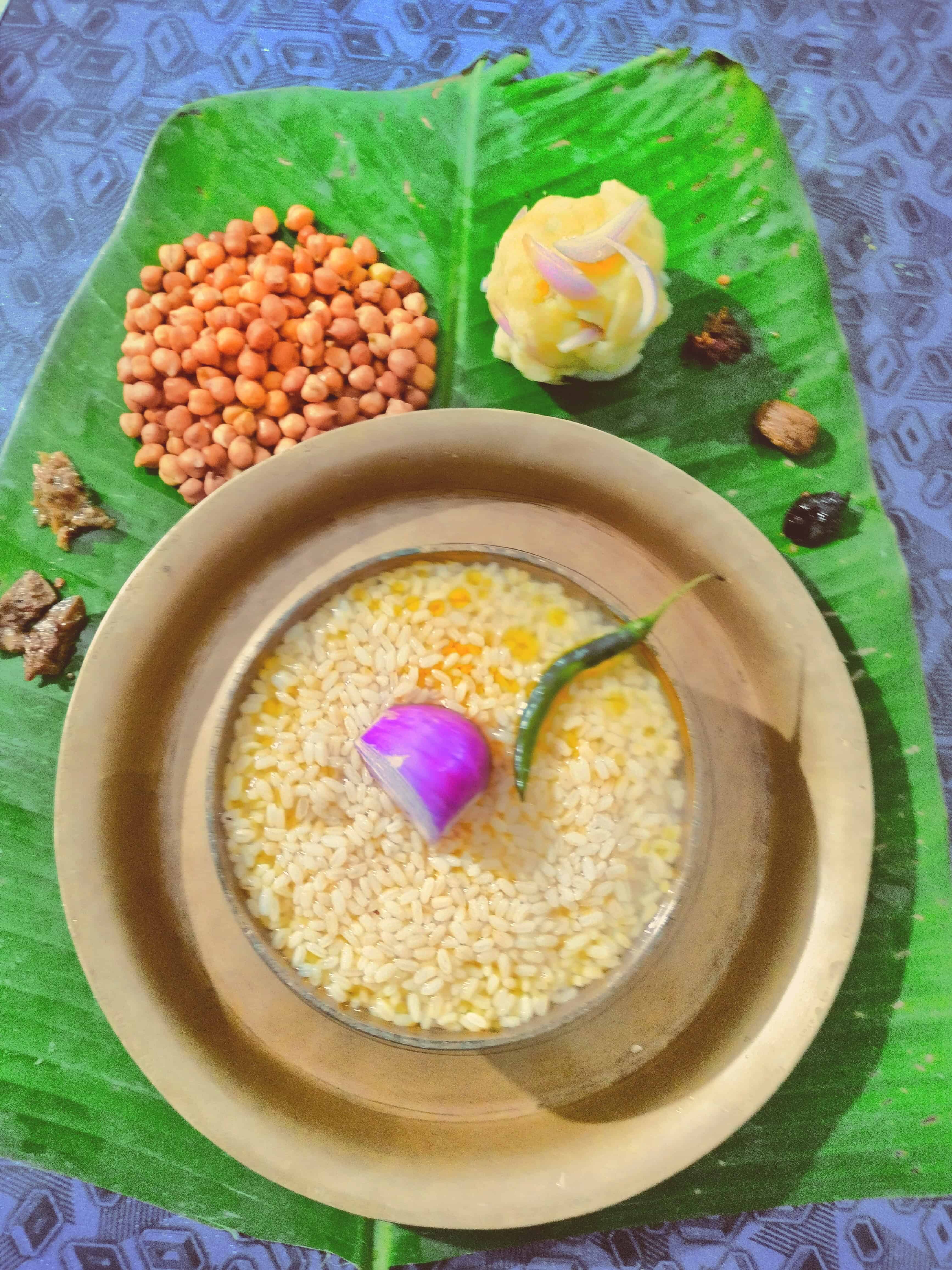Kumol Saul with Aloo Pitika. Image Courtesy: Wikimedia Commons